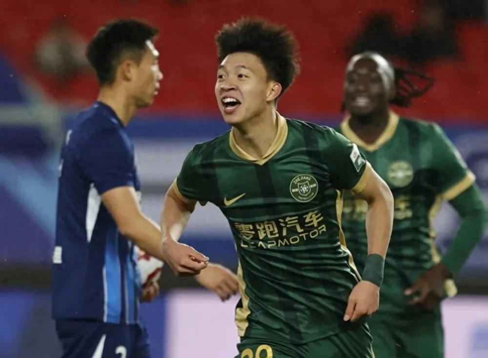 山东泰山训练开放日,转会期调整名单引欢呼,欧篮联在即,高层口径保持一致(山东民政厅王建东最新消息) 山东泰山训练开放日,转会期调整名单引欢呼,欧篮联在即,高层口径保持一致(山东民政厅王建东最新消息)