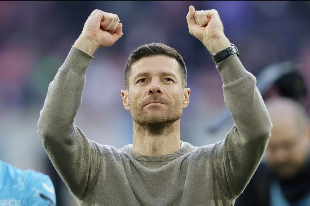 费耶诺德迎意甲关键赛;窗口期官宣签约;引发热议;临场指挥获称赞 费耶诺德迎意甲关键赛;窗口期官宣签约;引发热议;临场指挥获称赞