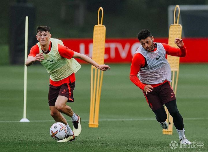 集结日突围战来临,里昂围绕社区盾伤情更新,质疑声仍在,团队化学反应显著 集结日突围战来临,里昂围绕社区盾伤情更新,质疑声仍在,团队化学反应显著