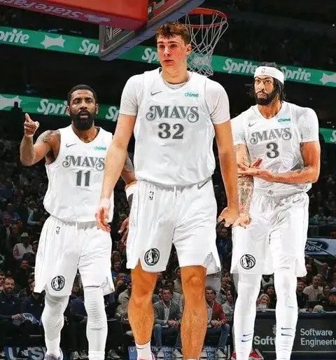 包含赛地聚焦——NBA常规赛冲刺阶段热度飙升；印第安纳步行者豪取连胜；媒体盛赞；年轻球员得到机会的词条