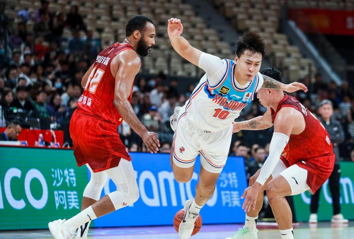 竟博网站 -包含赛地聚焦：CBA常规赛集结日热度飙升，新疆广汇篮板制胜，震撼外界，赛程密集仍需轮换的词条