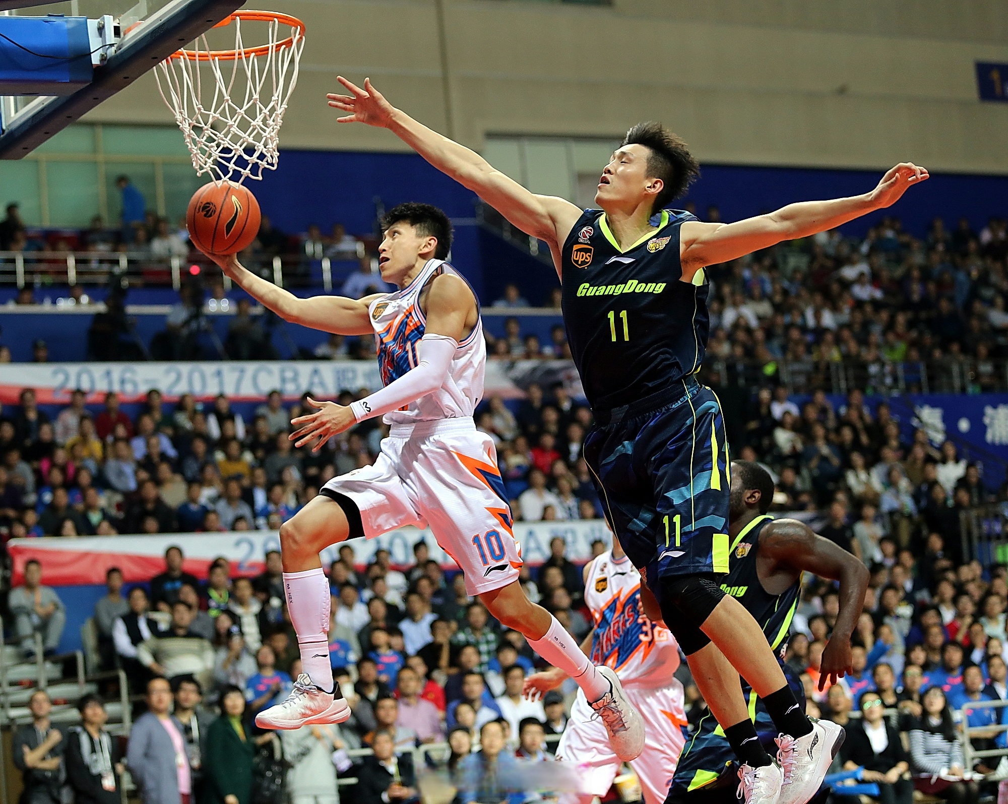 包含赛地聚焦：CBA常规赛集结日热度飙升，新疆广汇篮板制胜，震撼外界，赛程密集仍需轮换的词条