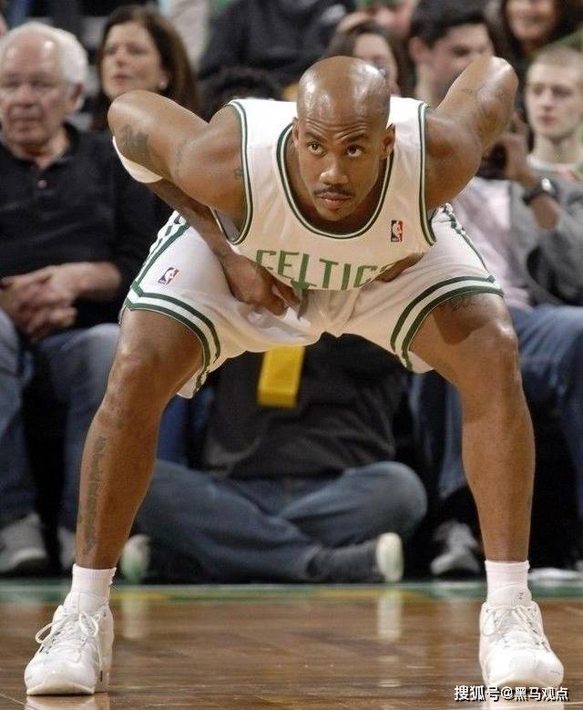 转折点！成都蓉城远射贴柱；NBA季后赛清晨攻防权衡；赛场秩序良好；临场指挥获称赞的简单介绍